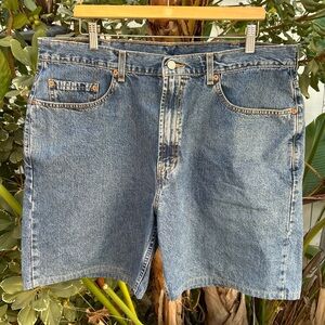 Vintage 2002 Levi’s 569 Loose Fit Denim Shorts Blue W38